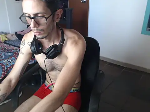 Snapshot of alisterxxx chatting on 07/07/26, 03:38 alisterxxx online show from 07/07/26, 03:38