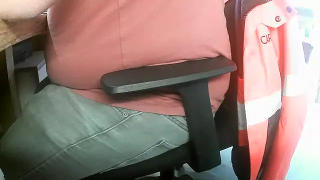 Snapshot of Cygnus58topchef chatting on 10/17/25, 01:03 Cygnus58topchef online show from 10/17/25, 01:03