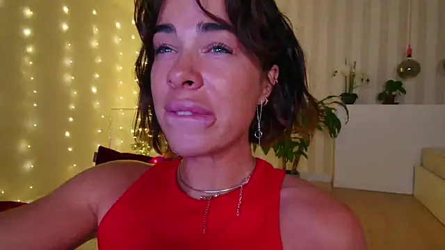 girl nextd00r online show from 01/16/25, 04:39