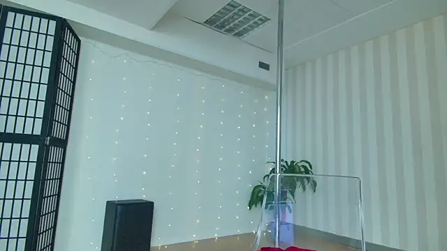 girl nextd00r online show from 02/06/25, 01:10