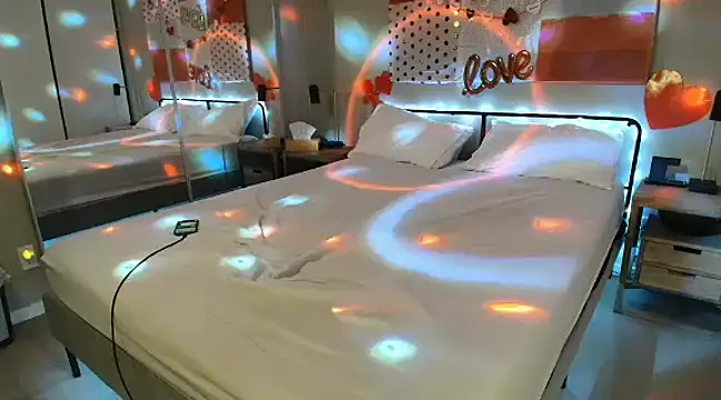 Snapshot of MikyFoxx chatting on 02/14/25, 09:13 MikyFoxx online show from 02/14/25, 09:13