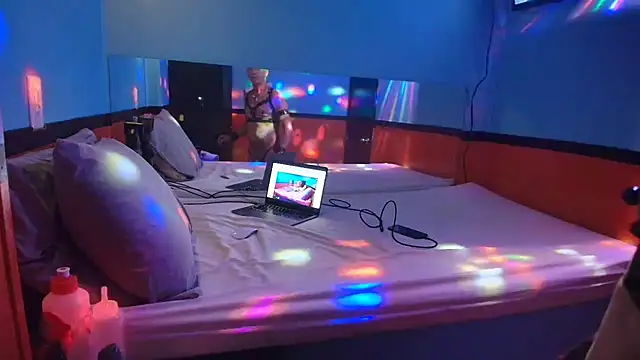 Snapshot of MikyFoxx chatting on 03/16/25, 01:07 MikyFoxx online show from 03/16/25, 01:07