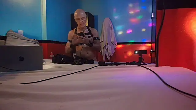 Snapshot of MikyFoxx chatting on 03/16/25, 12:22 MikyFoxx online show from 03/16/25, 12:22