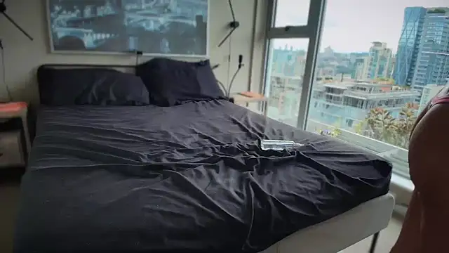 Snapshot of MikyFoxx chatting on 10/16/25, 06:31 MikyFoxx online show from 10/16/25, 06:31