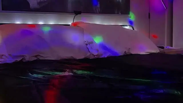 Snapshot of MikyFoxx chatting on 10/23/25, 09:30 MikyFoxx online show from 10/23/25, 09:30