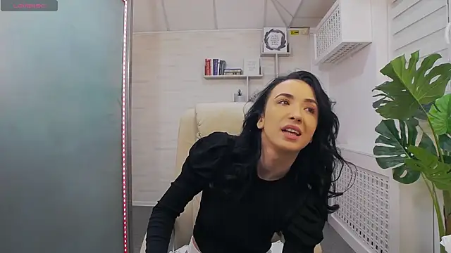 Snapshot of GlamKate chatting on 03/02/25, 06:37 GlamKate online show from 03/02/25, 06:37