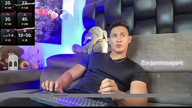 Snapshot of BenjaminCooperk chatting on 11/19/25, 06:46 BenjaminCooperk online show from 11/19/25, 06:46