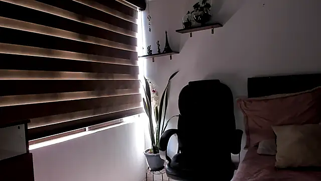 Ariella tits online show from 02/06/26, 06:44