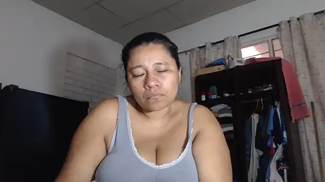 adrixxx38 online show from 02/04/26, 10:15