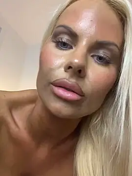 Snapshot of JessicaJames23 chatting on 12/13/24, 04:38 JessicaJames23 online show from 12/13/24, 04:38