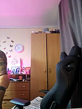 Snapshot of Hotangel75 chatting on 09/17/25, 08:38 Hotangel75 online show from 09/17/25, 08:38