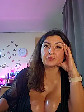 Snapshot of Hotangel75 chatting on 10/18/25, 05:25 Hotangel75 online show from 10/18/25, 05:25