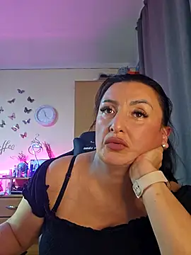 Snapshot of Hotangel75 chatting on 10/23/25, 08:24 Hotangel75 online show from 10/23/25, 08:24