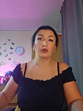 Snapshot of Hotangel75 chatting on 10/27/25, 06:28 Hotangel75 online show from 10/27/25, 06:28