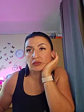 Snapshot of Hotangel75 chatting on 10/29/25, 06:48 Hotangel75 online show from 10/29/25, 06:48