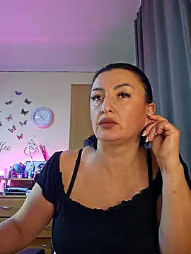 Snapshot of Hotangel75 chatting on 10/31/25, 06:47 Hotangel75 online show from 10/31/25, 06:47