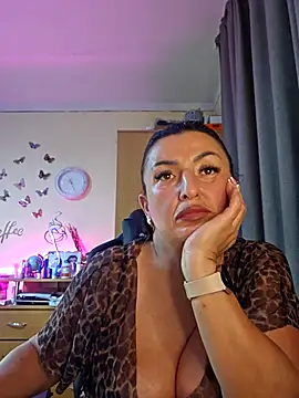 Snapshot of Hotangel75 chatting on 10/31/25, 06:53 Hotangel75 online show from 10/31/25, 06:53