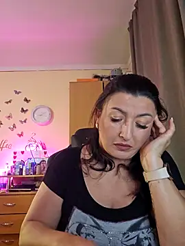 Snapshot of Hotangel75 chatting on 11/22/25, 06:18 Hotangel75 online show from 11/22/25, 06:18