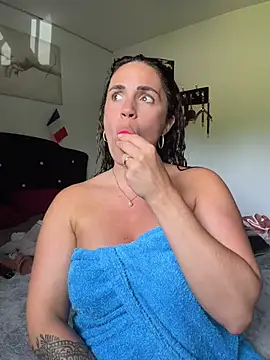 Clara-xoxo online show from 06/21/26, 02:08
