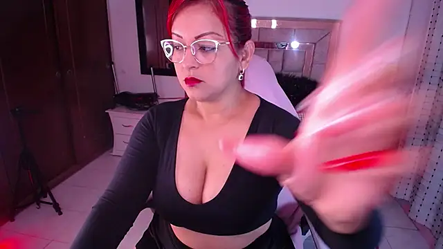 salomecastro  online show from 02/07/25, 02:08