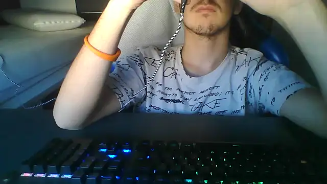 Troycm online show from 10/05/25, 04:27