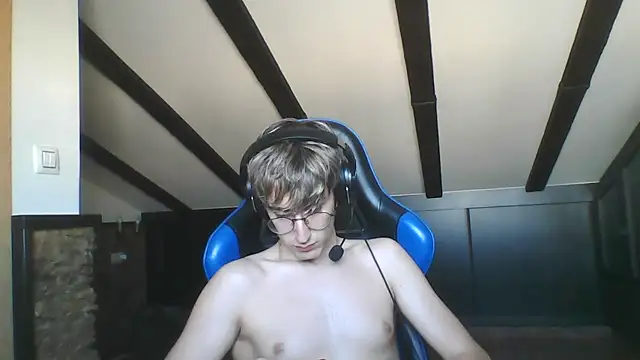 Troycm online show from 04/22/26, 11:01