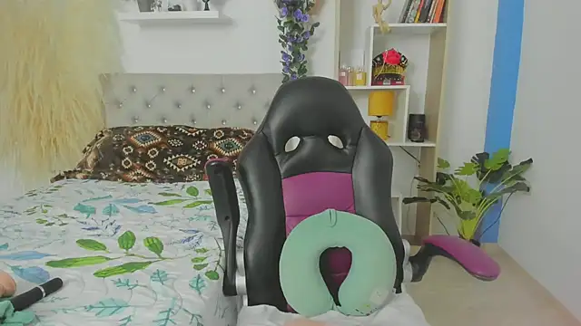 Snapshot of Gaby_ortis chatting on 12/15/24, 03:56 Gaby ortis online show from 12/15/24, 03:56