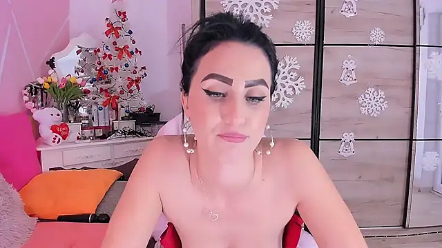 Snapshot of Maryelle chatting on 12/04/24, 11:35 Maryelle online show from 12/04/24, 11:35