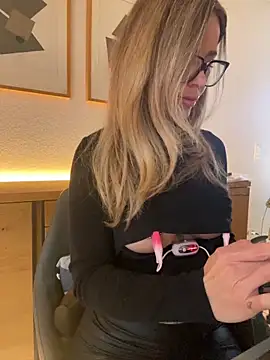 Etwas neugierig online show from 01/15/25, 09:13