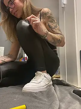 Etwas neugierig online show from 01/28/25, 10:12