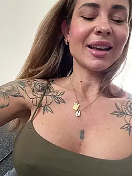 Etwas neugierig online show from 03/08/25, 10:43