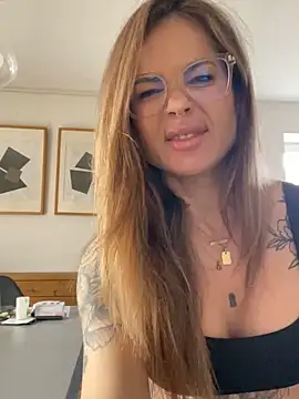 Etwas neugierig online show from 03/05/26, 09:38