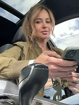 Etwas neugierig online show from 04/19/26, 12:37