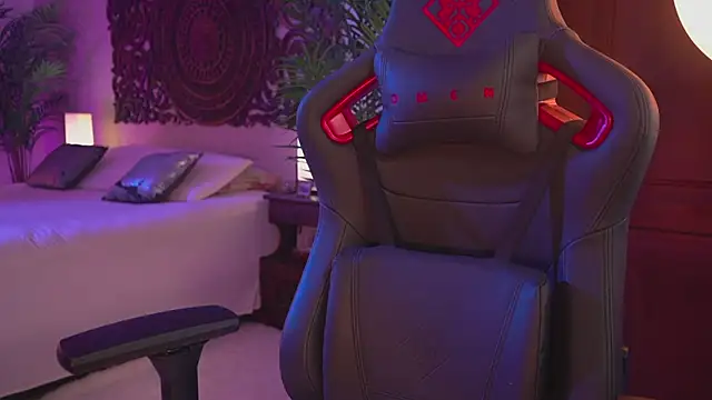 Snapshot of ambarEvans chatting on 03/20/25, 01:46 ambarEvans online show from 03/20/25, 01:46