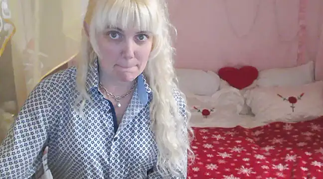 SunnySylvia online show from 01/03/25, 05:10