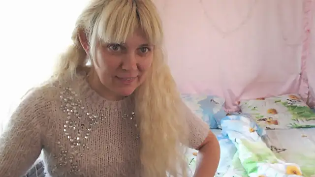 SunnySylvia online show from 11/22/25, 12:48