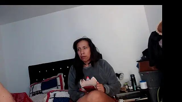 Snapshot of victoriacanelita chatting on 11/25/25, 12:38 victoriacanelita online show from 11/25/25, 12:38