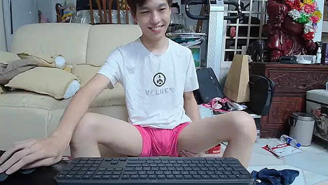 Snapshot of andrewooi chatting on 12/23/24, 12:41 andrewooi online show from 12/23/24, 12:41