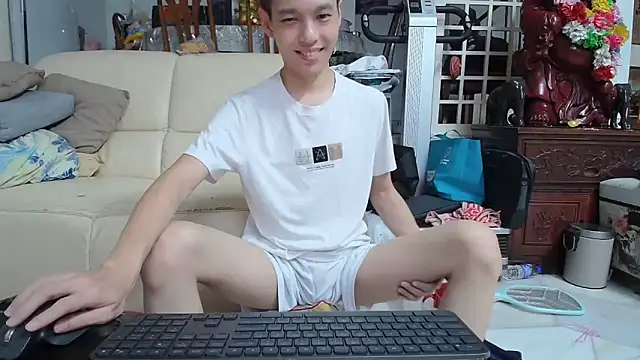 Snapshot of andrewooi chatting on 01/04/25, 06:30 andrewooi online show from 01/04/25, 06:30