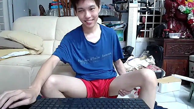 Snapshot of andrewooi chatting on 03/19/25, 05:28 andrewooi online show from 03/19/25, 05:28