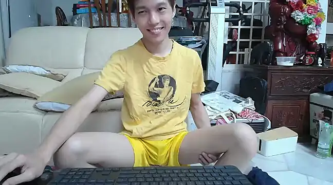 Snapshot of andrewooi chatting on 03/22/25, 12:35 andrewooi online show from 03/22/25, 12:35