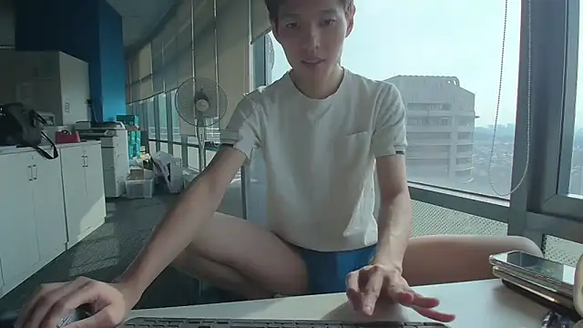 Snapshot of andrewooi chatting on 11/01/25, 01:18 andrewooi online show from 11/01/25, 01:18