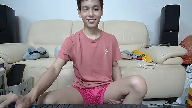 Snapshot of andrewooi chatting on 06/19/26, 02:10 andrewooi online show from 06/19/26, 02:10