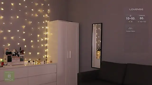 Snapshot of Hit-girl- chatting on 02/02/25, 06:42 Hit-girl- online show from 02/02/25, 06:42