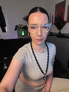 Trixie-Tainted online show from 02/10/26, 04:11