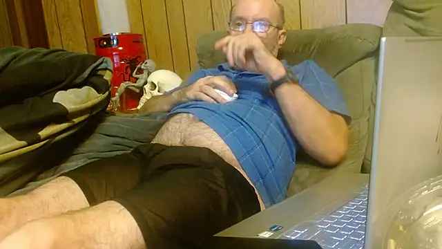 Snapshot of snickers1 chatting on 10/11/25, 03:39 snickers1 online show from 10/11/25, 03:39