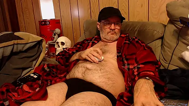 Snapshot of snickers1 chatting on 11/10/25, 04:33 snickers1 online show from 11/10/25, 04:33