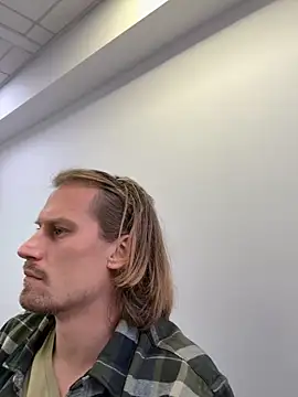 Snapshot of fmodel chatting on 11/26/25, 09:43 fmodel online show from 11/26/25, 09:43