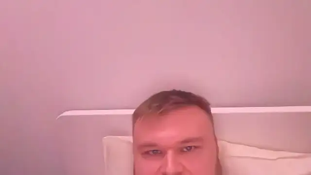 Snapshot of fmodel chatting on 12/04/25, 05:43 fmodel online show from 12/04/25, 05:43