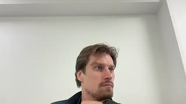 Snapshot of fmodel chatting on 02/24/26, 08:23 fmodel online show from 02/24/26, 08:23